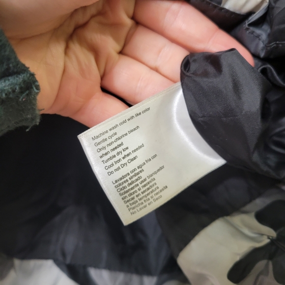 Michael Kors camo puffer jacket 7 kids - Picture 3 of 5